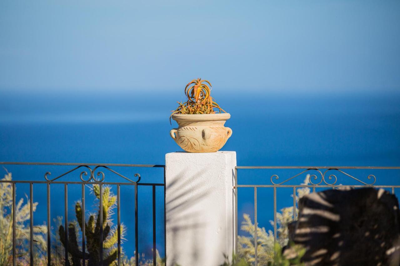 ليباري B&B Villa Maristella المظهر الخارجي الصورة